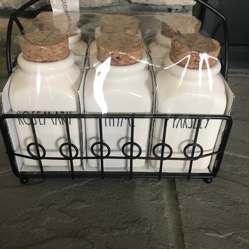 Rae Dunn Spice Rack 6 jars
